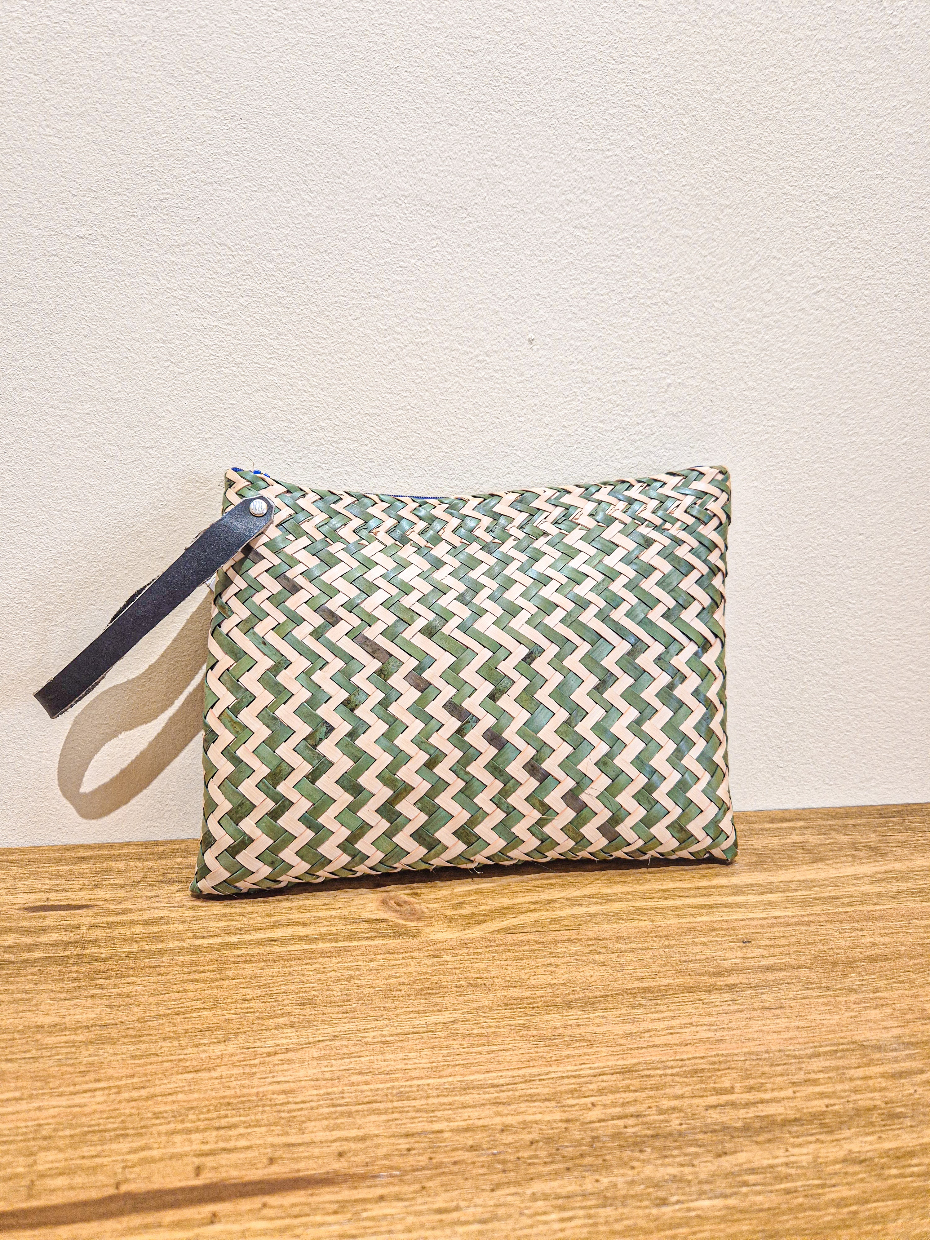 Small bag with handle