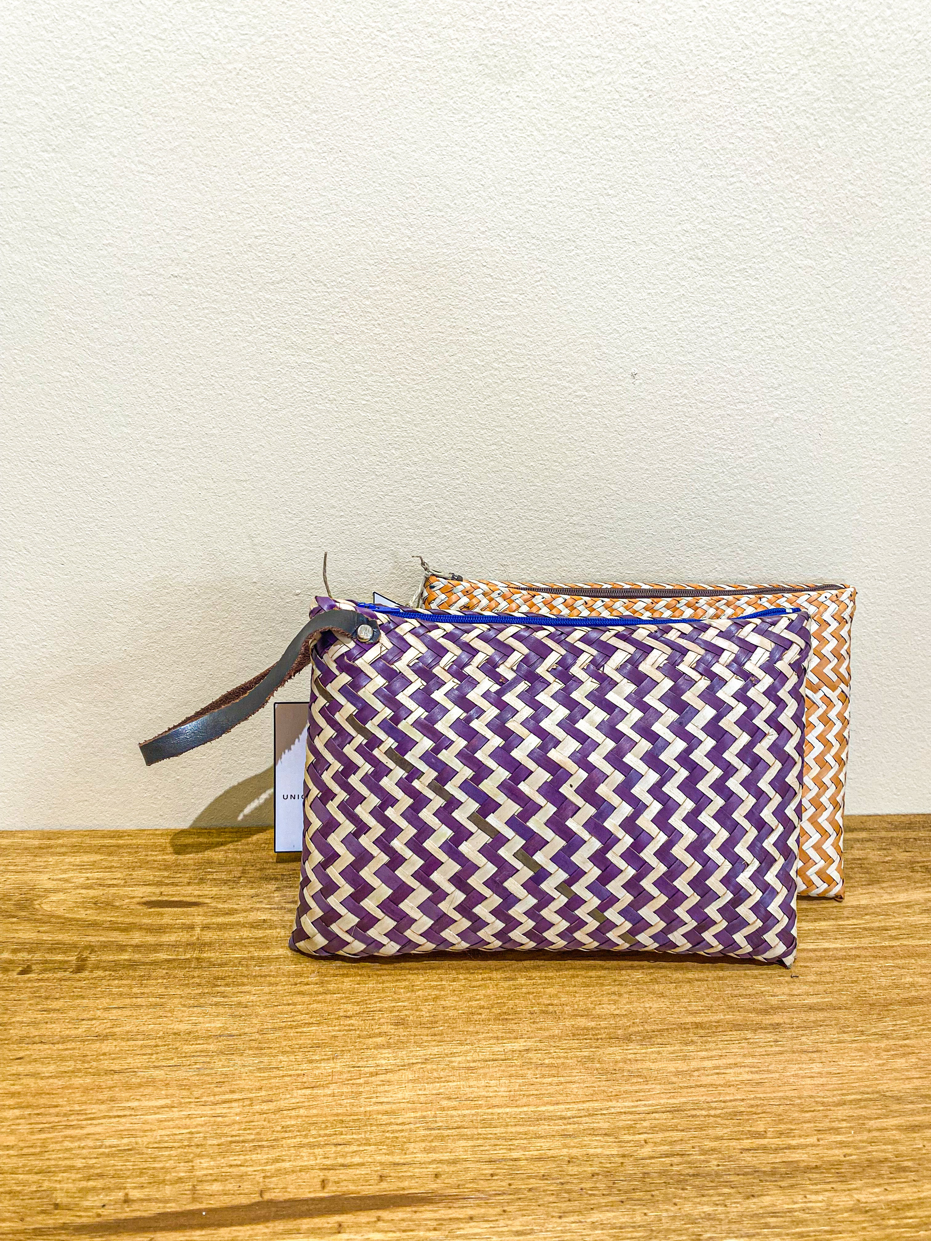 Small bag with handle