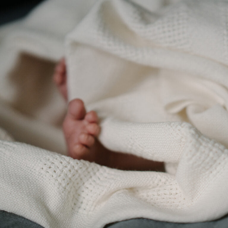 Mungo_Baby_Blanket_Cot_Ivory_-9-768x960.jpg